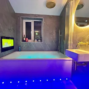 Coastline Retreats: Beachside Luxury With Jet Bath & Entertainment , Bournemouth United Kingdom